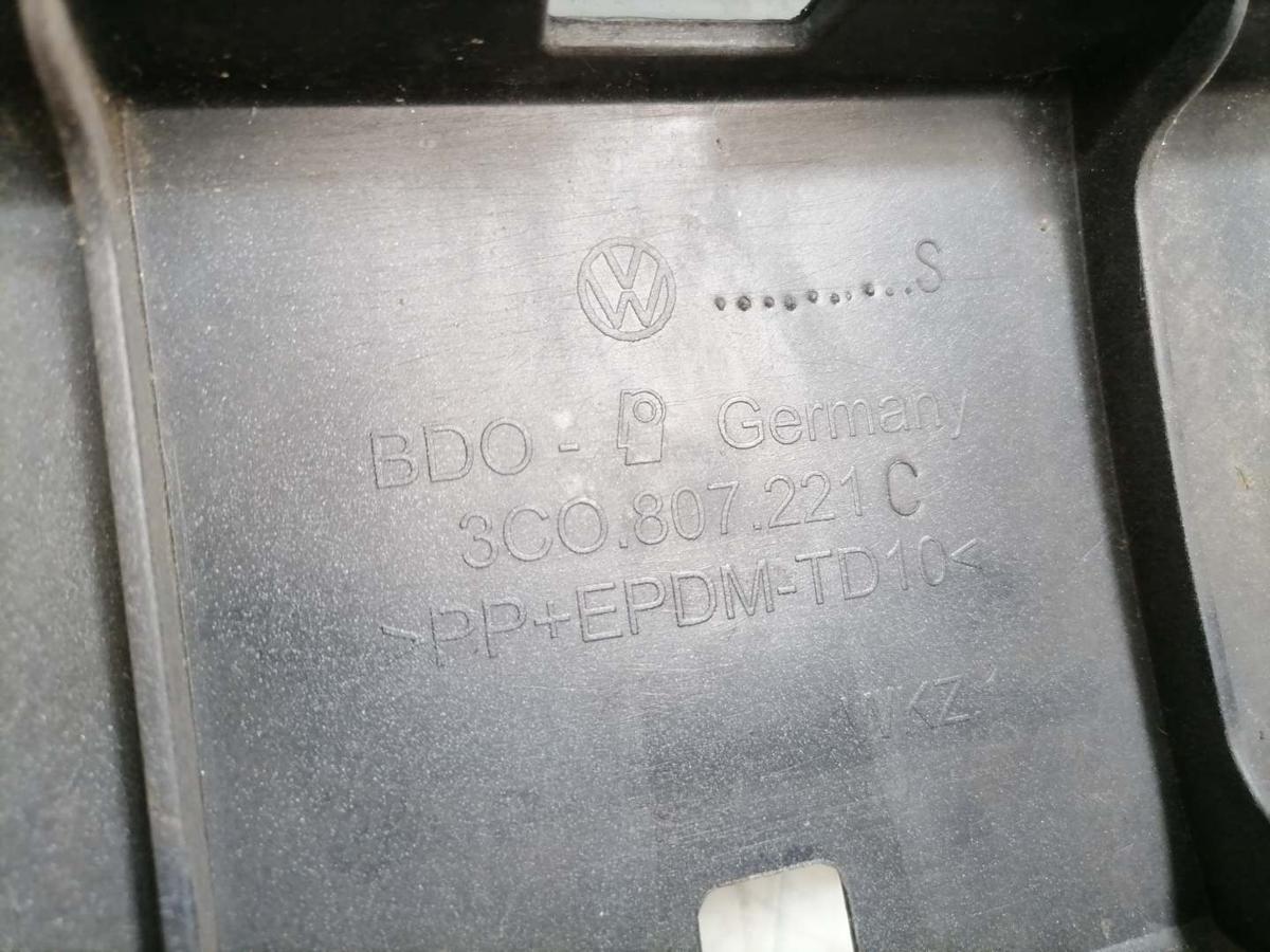 VW Passat 3C original Sto&szlig;stange Stossf&auml;nger vorn LC9X Deepblack Bj.2009